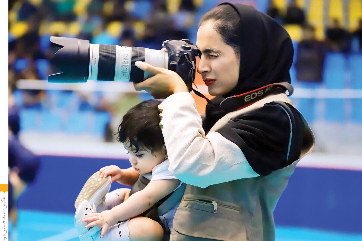 ببینید| حضور عکاسان زن در ورزشگاه انزلی برای اولین بار ببینید| حضور عکاسان زن در ورزشگاه انزلی برای اولین بار