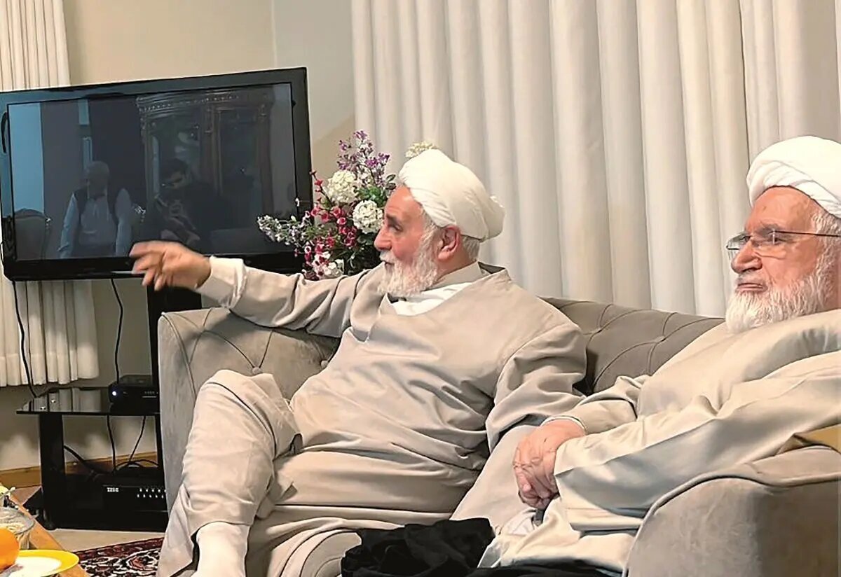 واکنش عباس عبدی به دیدار ناطق نوری و مهدی کروبی؛ مثل صله دیرهنگامی که سلطان محمود فرستاد | حصر نمادی از یکدندگی سیاسی است واکنش عباس عبدی به دیدار ناطق نوری و مهدی کروبی؛ مثل صله دیرهنگامی که سلطان محمود فرستاد | حصر نمادی از یکدندگی سیاسی است