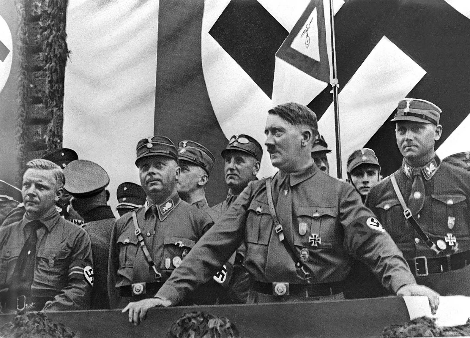 آدولف هیتلر؛ مردی که جهان را به آتش کشی، چگونه قدرت گرفت و محبوب شد؟ آدولف هیتلر؛ مردی که جهان را به آتش کشی، چگونه قدرت گرفت و محبوب شد؟