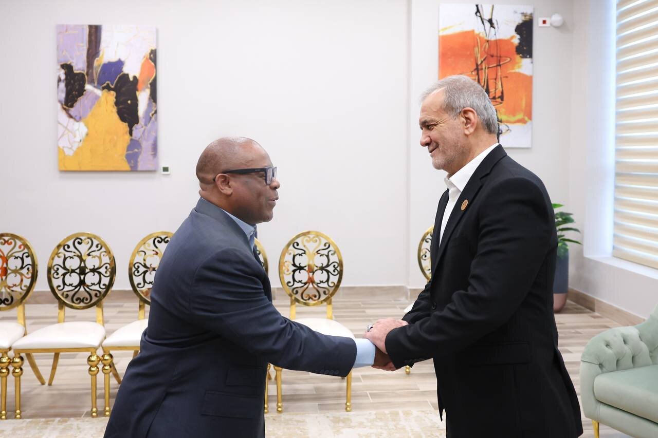 عکس | دیدار پزشکیان با دبیرکل سازمان همکاریهای D8 در مصر عکس | دیدار پزشکیان با دبیرکل سازمان همکاریهای D8 در مصر