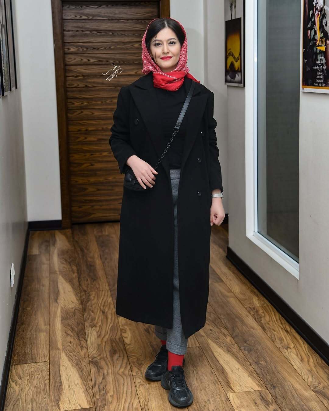 عکس| استایل ساده پردیس احمدیه در یک مراسم عکس| استایل ساده پردیس احمدیه در یک مراسم