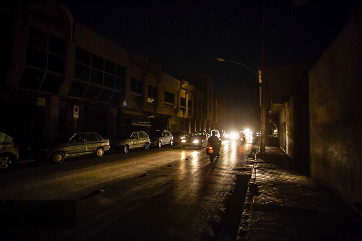 پایان خاموشیهای منظم خانگی | وزیر نیرو: در تولید برق محدودیتی نداریم | نماینده مجلس: قطع برق از امروز خلاف قانون است پایان خاموشیهای منظم خانگی | وزیر نیرو: در تولید برق محدودیتی نداریم | نماینده مجلس: قطع برق از امروز خلاف قانون است