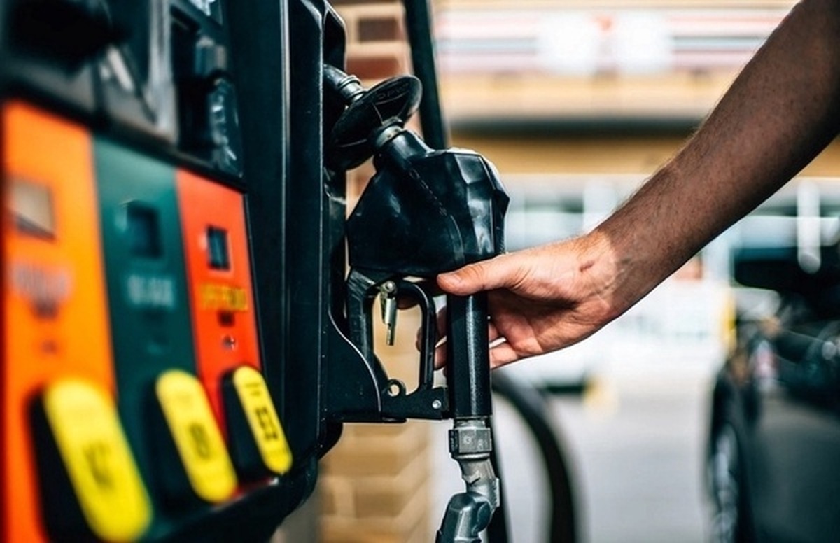 واردات بنزین در سال ۱۴۰۴ ممنوع شد واردات بنزین در سال ۱۴۰۴ ممنوع شد