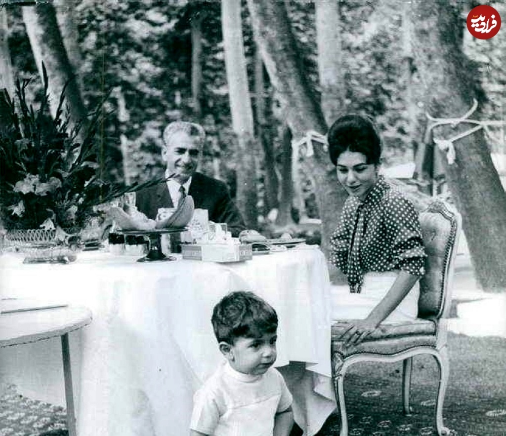 تفرج پهلوی‌ها در محوطه سعدآباد؛ اواخر دهه ۴۰ +عکس