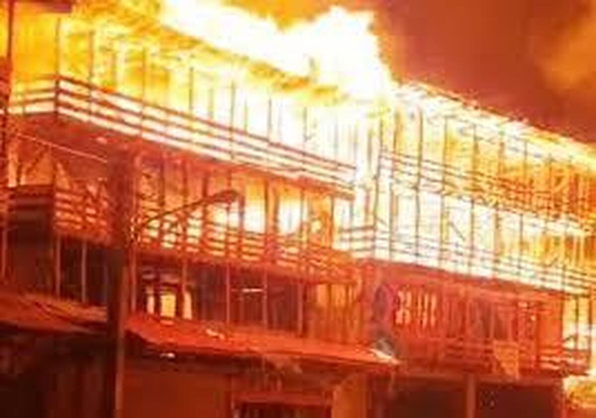 ببینید| آتش سوزی مهیب در امامزاده ابراهیم(ع) شفت ببینید| آتش سوزی مهیب در امامزاده ابراهیم(ع) شفت