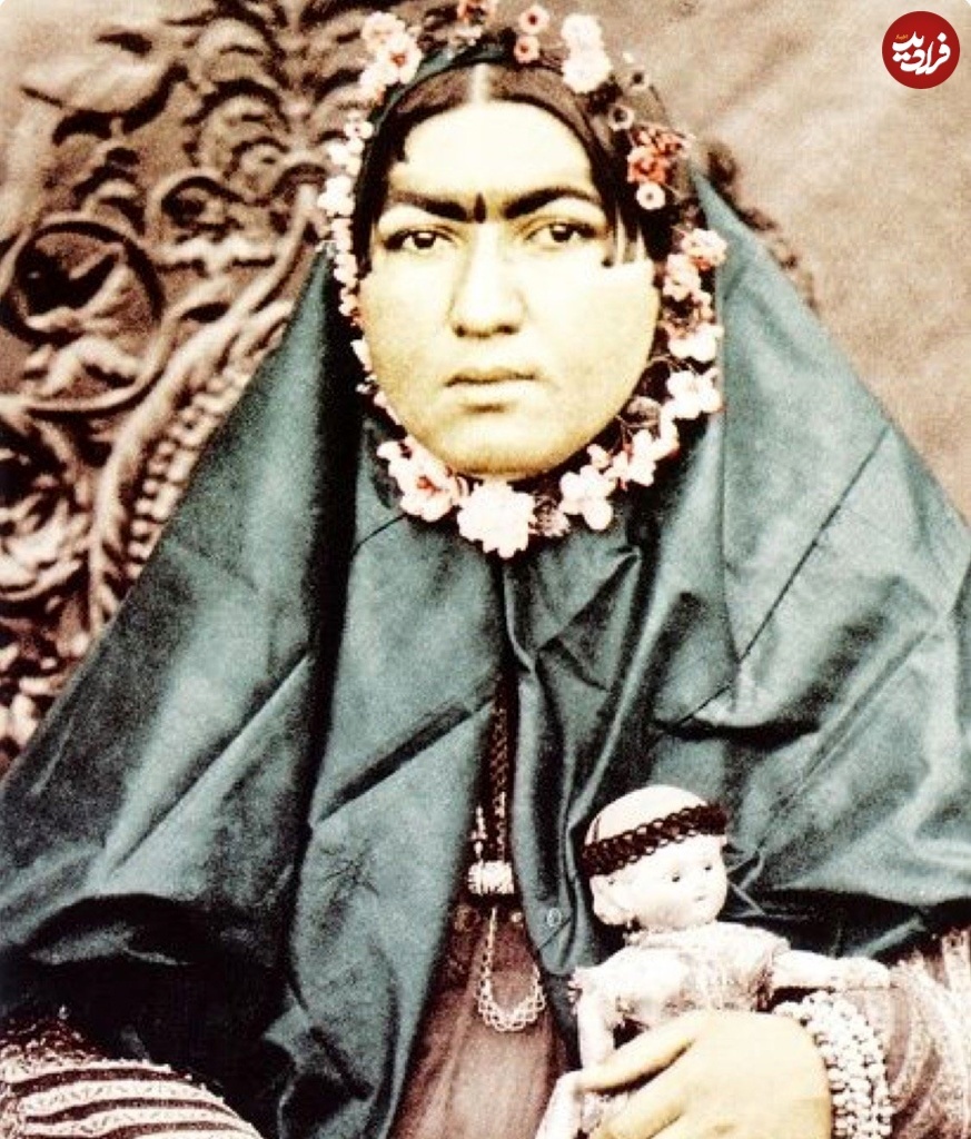 انیس الدوله؛ سوگلی ناصرالدین شاه با عروسک اش؛ سال ۱۲۵۸ انیس الدوله؛ سوگلی ناصرالدین شاه با عروسک اش؛ سال ۱۲۵۸