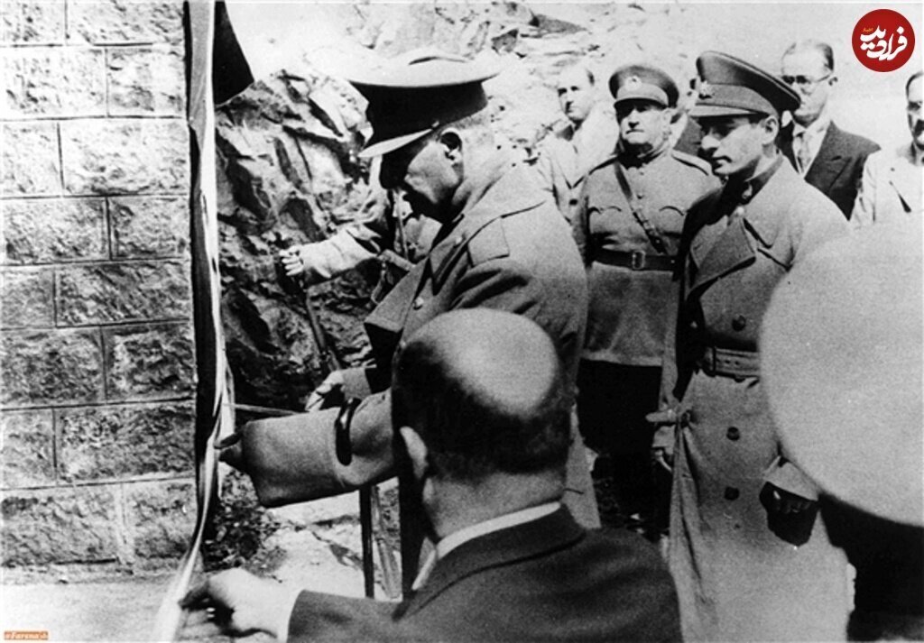 عکس زیرخاکی از رضاشاه و محمدرضا پهلوی در حال افتتاح تونل کندوان