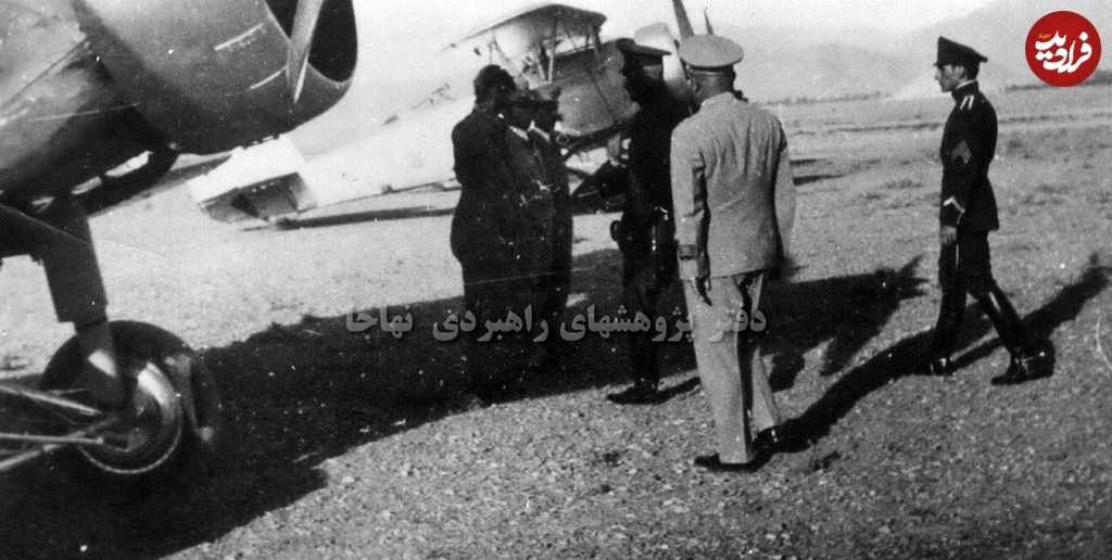 بازدید رضاخان و محمدرضا پهلوی از کارخانه هواپیماسازی شهباز +عکس
