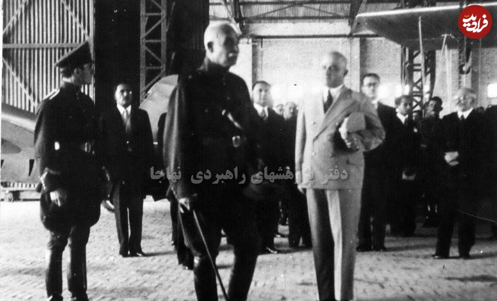 بازدید رضاخان و محمدرضا پهلوی از کارخانه هواپیماسازی شهباز +عکس