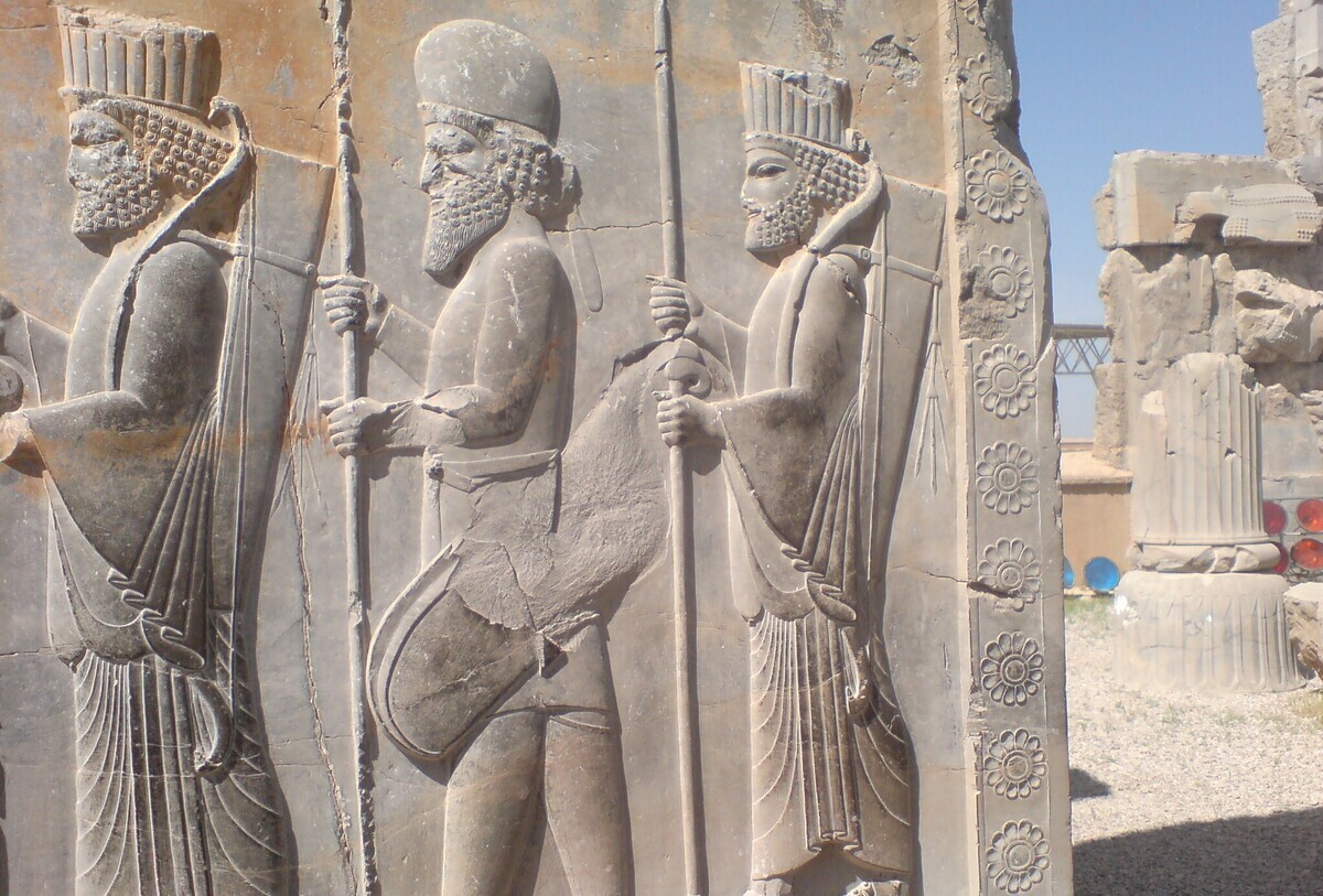 یادگاری نویسی روی دیوار‌های تخت‌جمشید!