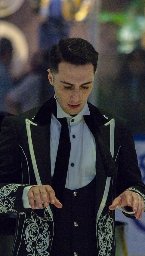 اجرای بینظیر محمود نیکپور روی پیست یخ اجرای بینظیر محمود نیکپور روی پیست یخ