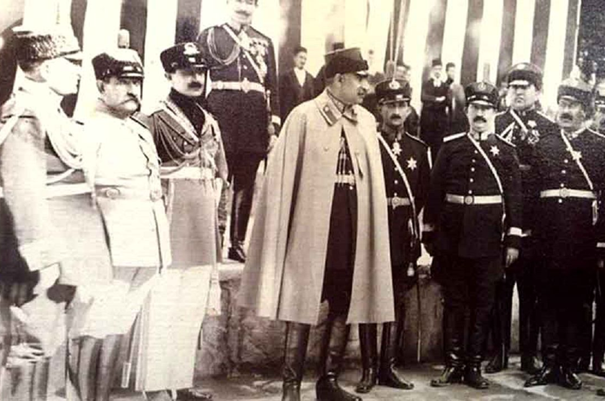 تصاویر دیده نشده از به تخت نشستن رضاشاه در ۱۳۰۵