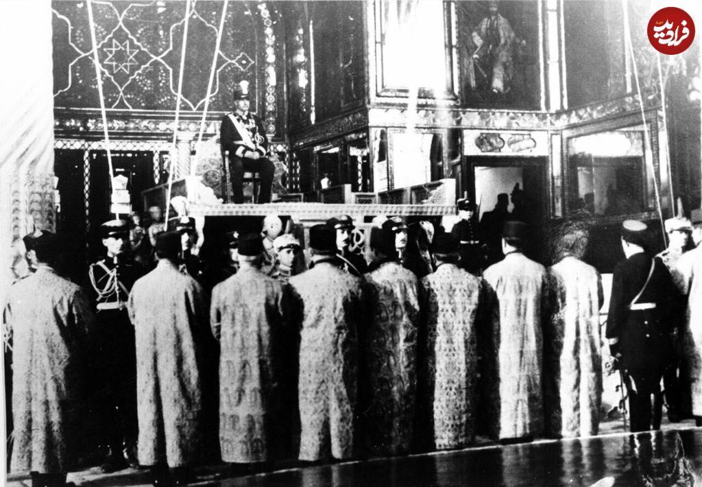 تصاویر دیده نشده از به تخت نشستن رضاشاه در ۱۳۰۵