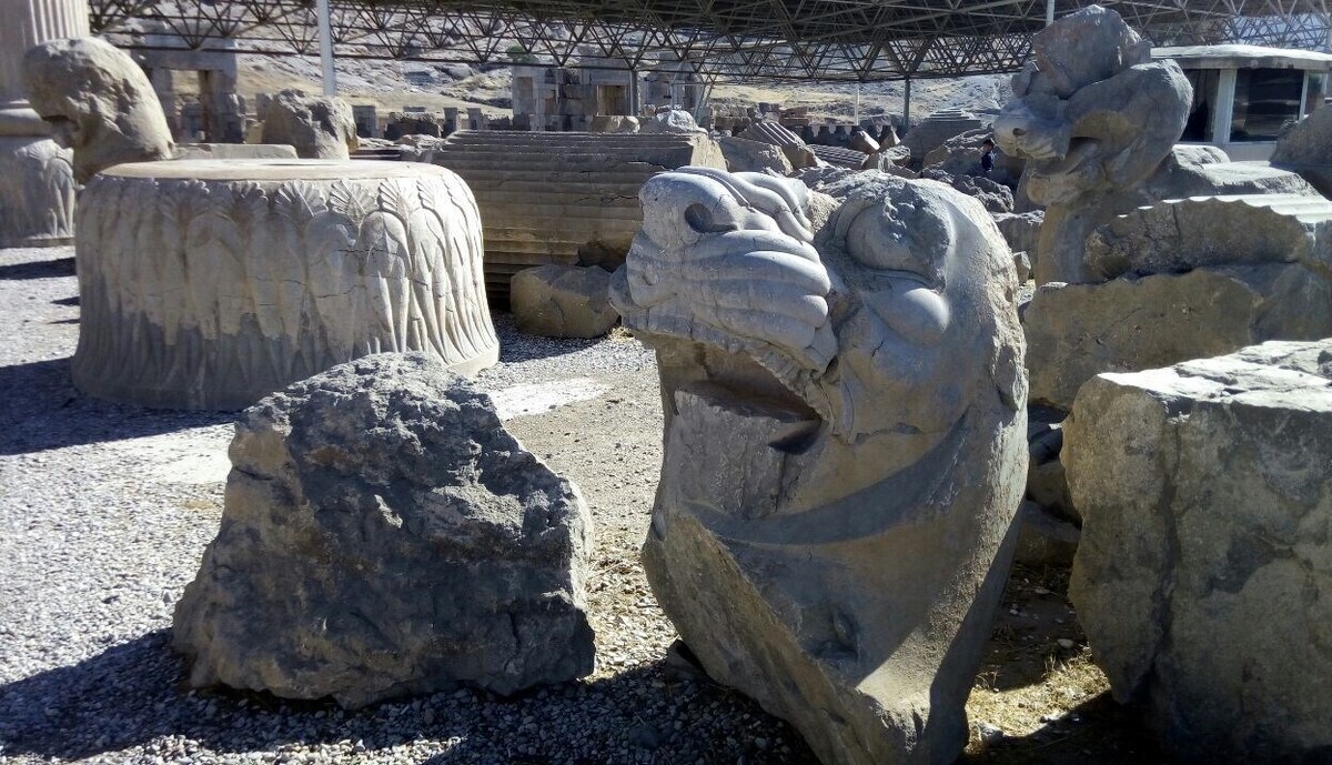 ماجرای پیدا شدن سر ستون‌ تخت جمشید کنار جاده چه بود؟