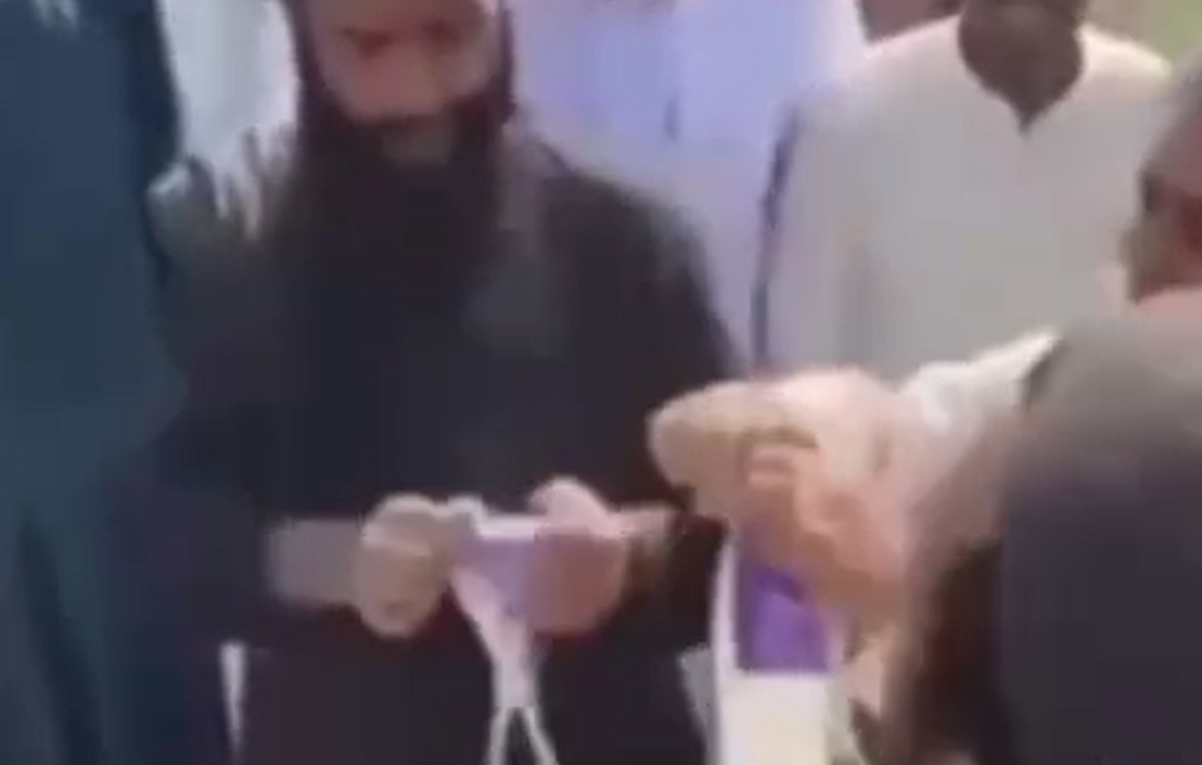 ببینید| مسلمانان معترض پاکستانی پرچم اسرائیل را جویدند! ببینید| مسلمانان معترض پاکستانی پرچم اسرائیل را جویدند!