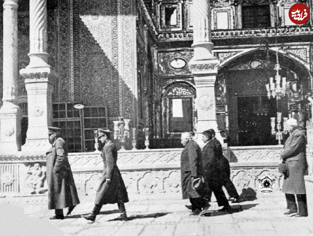 رضاخان و محمدرضا پهلوی در حرم حضرت معصومه؛ سال ۱۳۱۴ +عکس