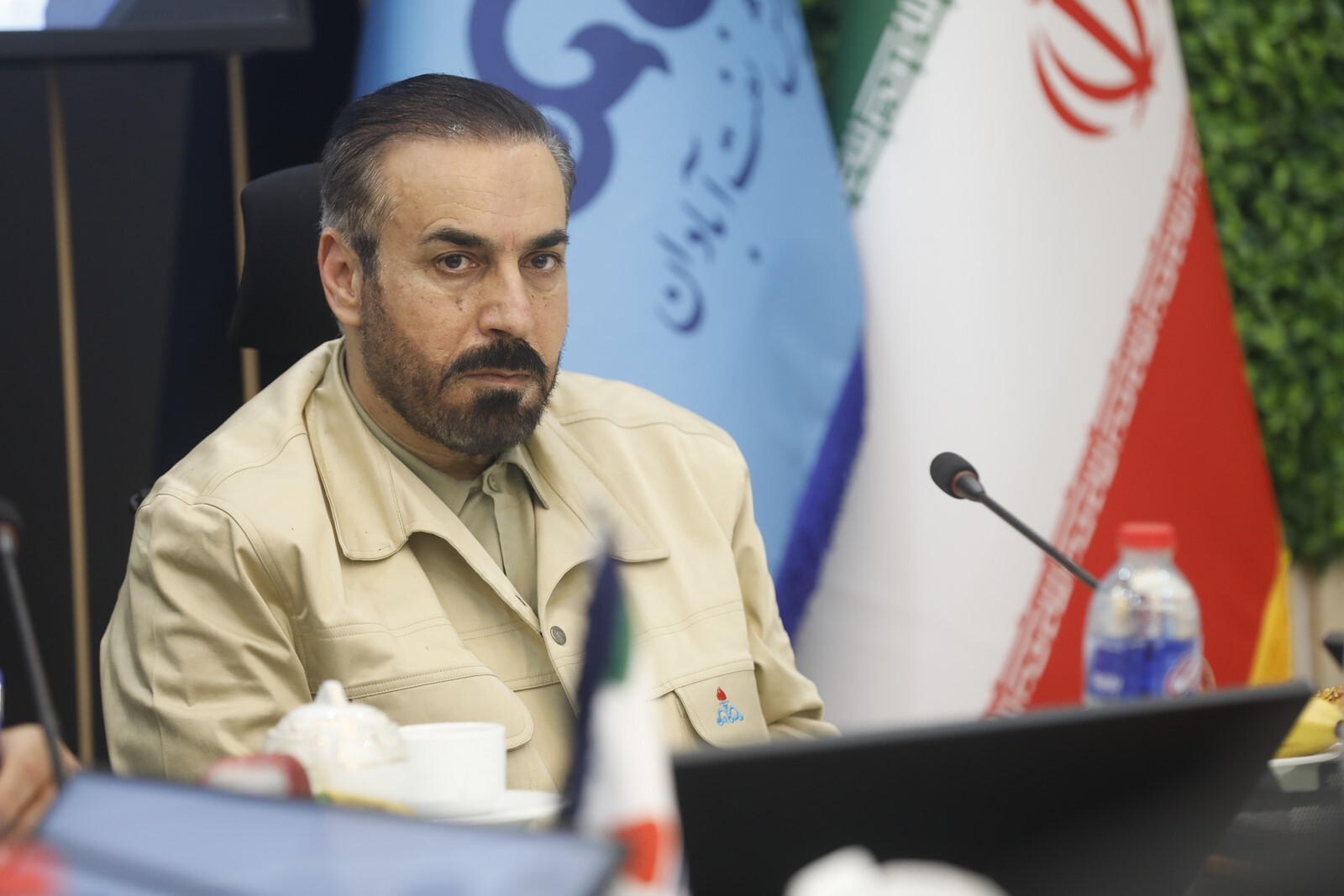 ببینید| شعرسرایی و چاپلوسی عجیب در بازدید مدیرعامل پالایشگاه آبادان