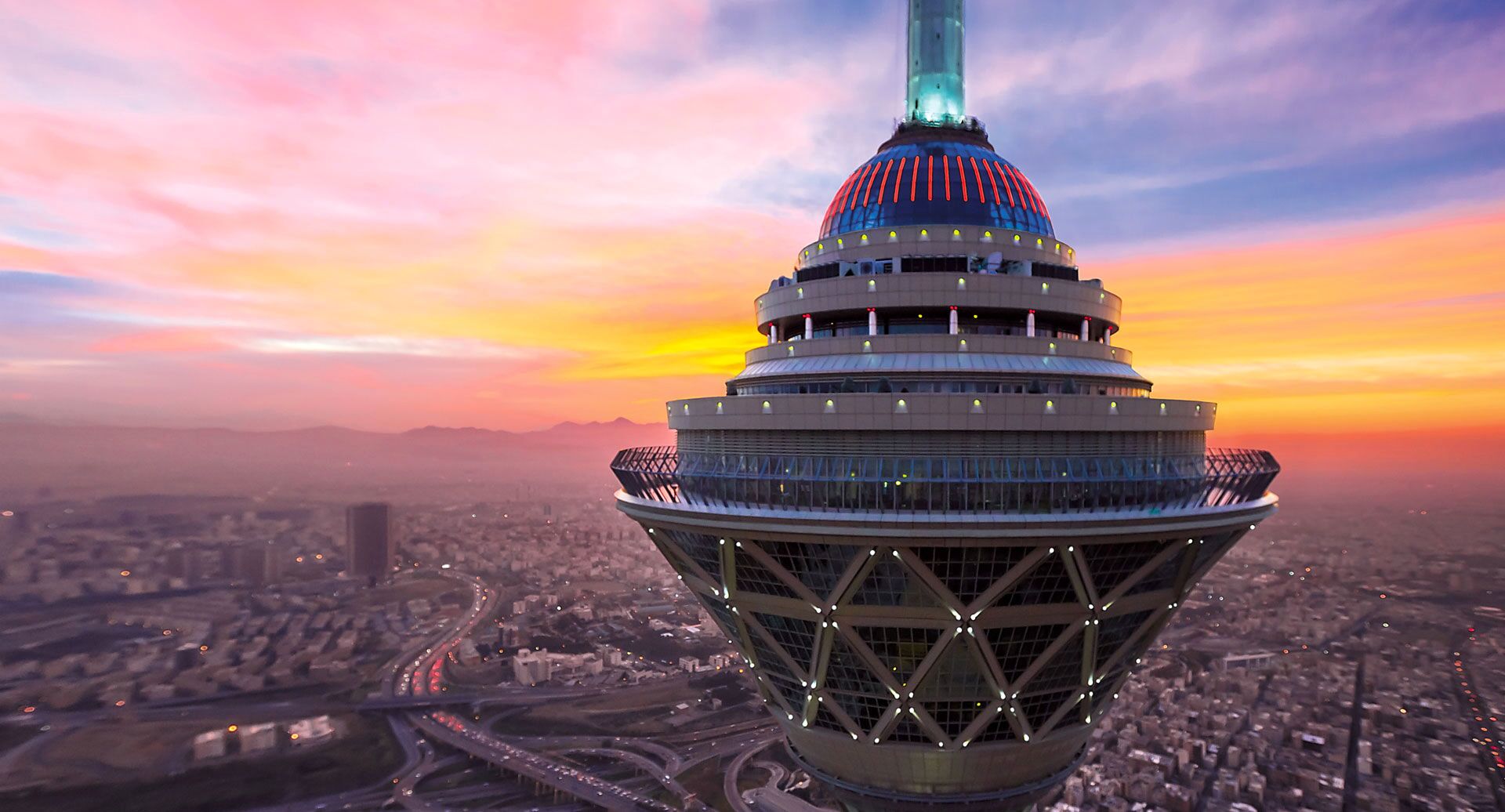 ببینید| تصاویر جالب از مراحل ساخت برج میلاد