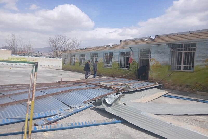 ببینید| سقوط وحشتناک سقف یک مدرسه روی دانش‌آموزان