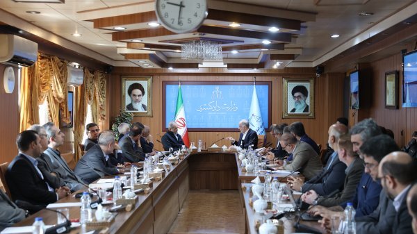 بازدید سرزده دکتر پزشکیان از وزارت دادگستری