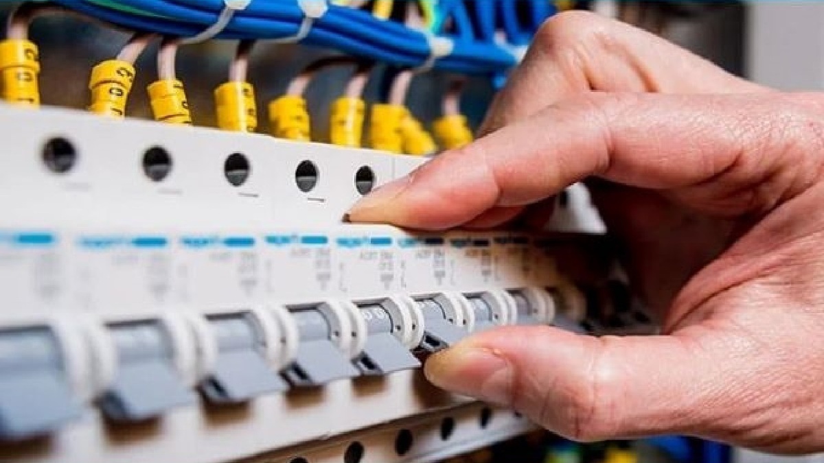 برق مشترکان پرمصرف محدود می‌شود