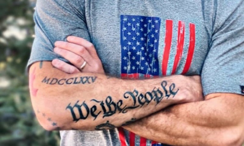 خالکوبی‌های روی بدن «پیت هگست» وزیر دفاع ترامپ چه معنایی دارند؟