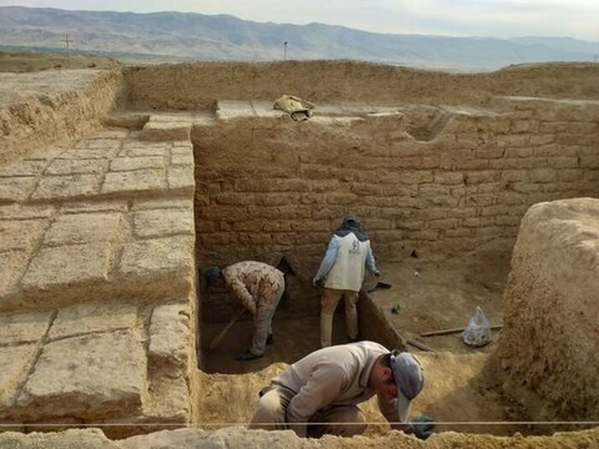 ببینید| ویدئویی جالب از کشف خمره عظیم هخامنشی در شیراز
