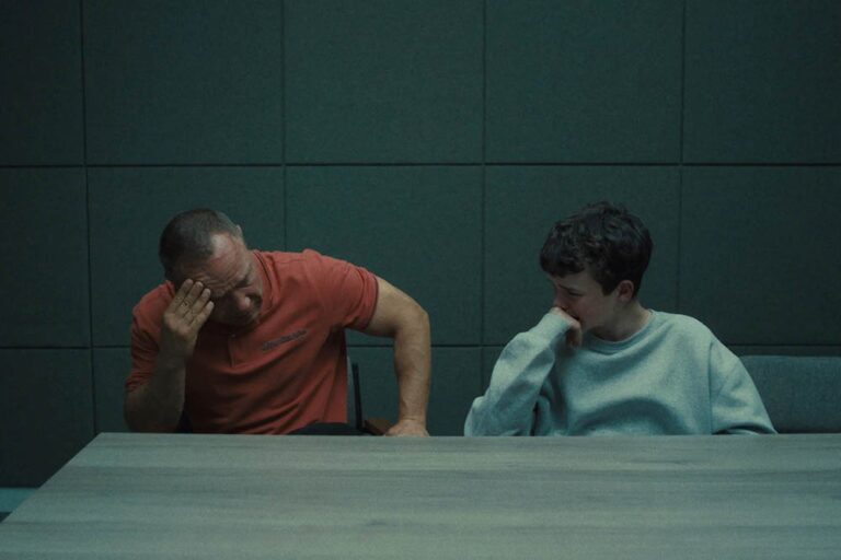 نقد و بررسی سریال نوجوانی (Adolescence)| یک مینی سریال جنایی-روان شناختی بریتانیایی نقد و بررسی سریال نوجوانی (Adolescence)| یک مینی سریال جنایی-روان شناختی بریتانیایی