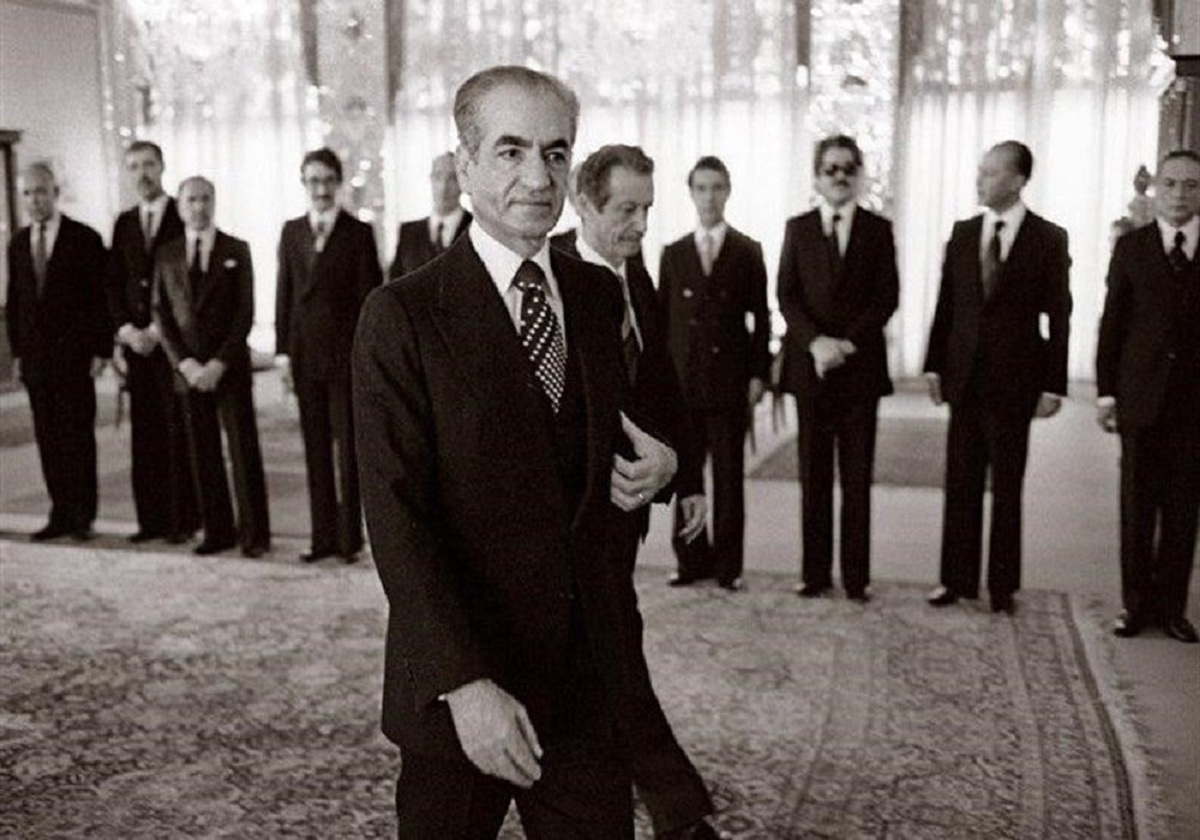 عکس کمتر دیده شده از محمدرضا پهلوی و پروین اعتصامی