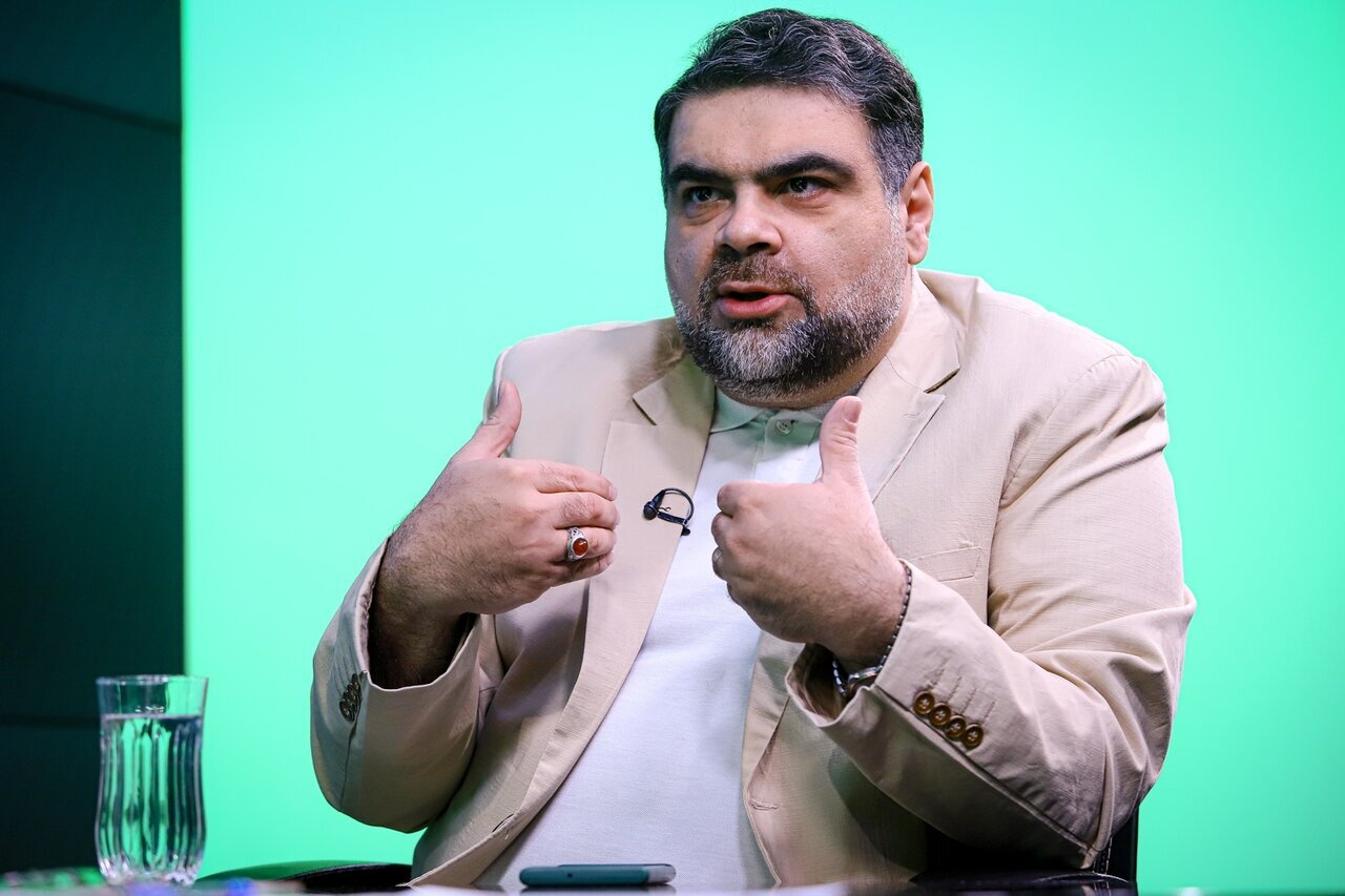 مشاور قالیباف خطاب به غضنفری، نماینده مجلس: کاش ‎نسل نو از شماها یاد نگیرد که برخلاف نظر شورای امنیت کشورش هر غلطی بکند!