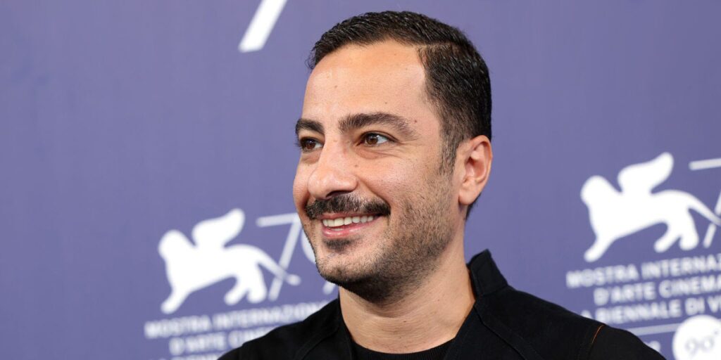 ببینید| جشن تولد نوید محمدزاده روی صحنه تئاتر آمریکا