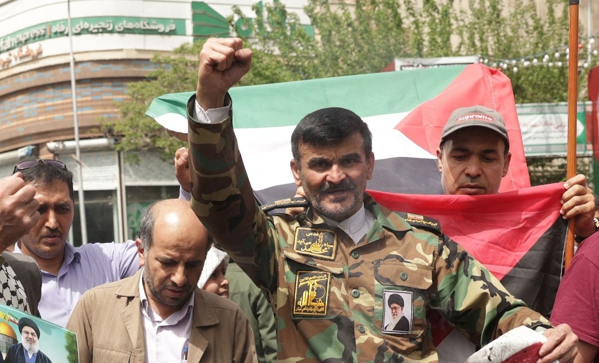 آتش زدن پرچم آمریکا در میدان فلسطین در آستانه مذاکرات! +عکس آتش زدن پرچم آمریکا در میدان فلسطین در آستانه مذاکرات! +عکس