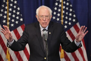 یا بیدار شوید یا به پادشاه ترامپ تعظیم کنید!