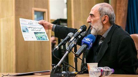 شریعتمداری: مذاکره با آمریکا خارج از اطلاع حضرت آقا صورت نمی‌پذیرد