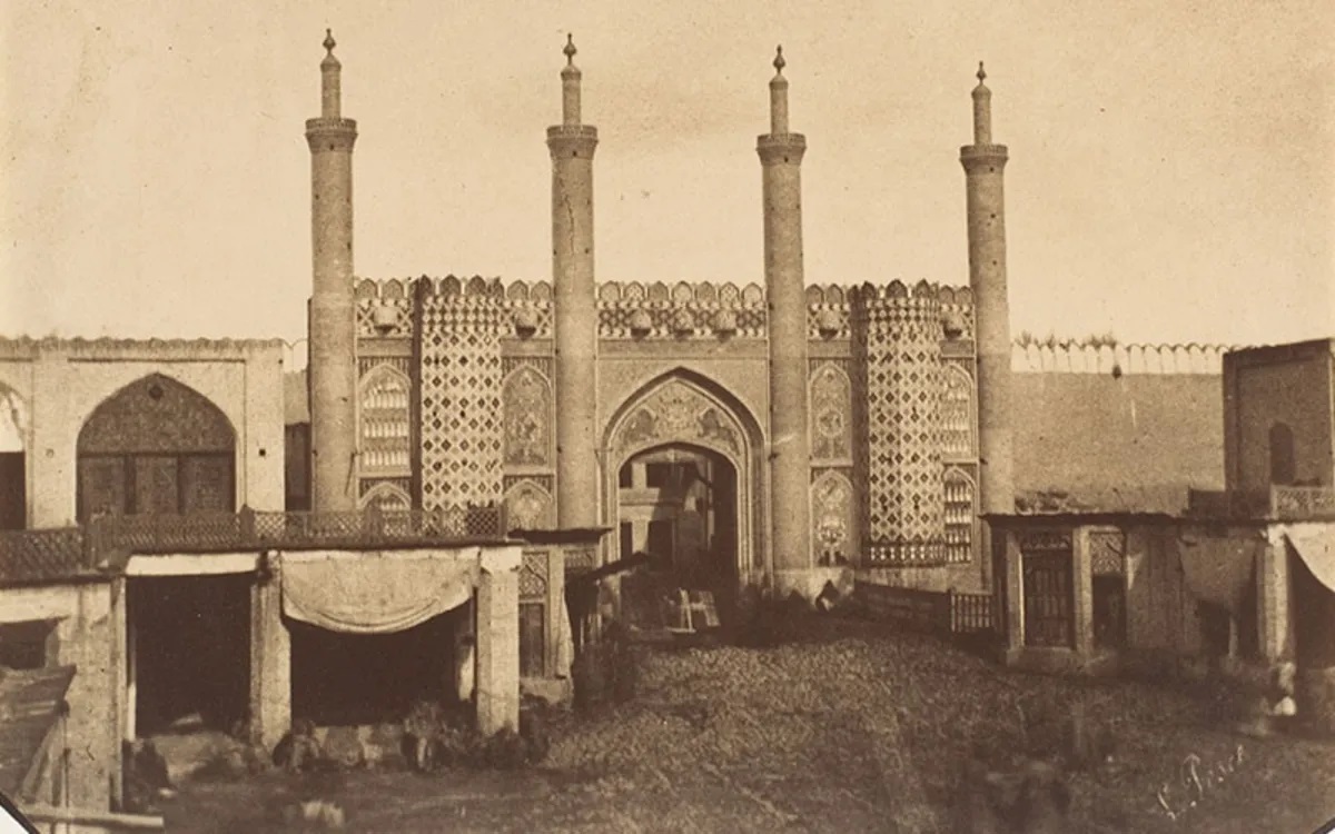 از برگزاری مراسم سلام در کاخ گلستان تا خواجه‌های مسجد دامغان! | تصاویری که هرگز ندیده‌اید