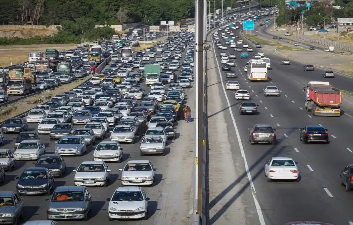 ببینید|  لحظه عجیب پرواز یک خودرو در باکو