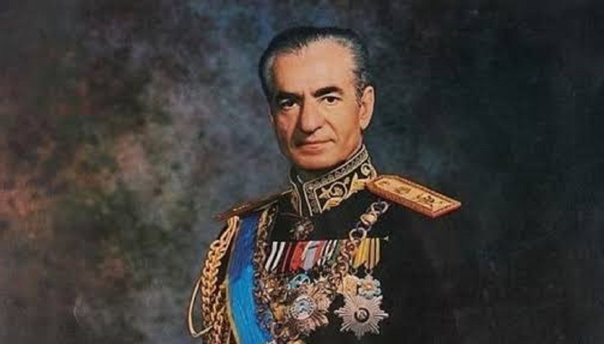 عکس| محمدرضا پهلوی و برادرش در کنار قوام