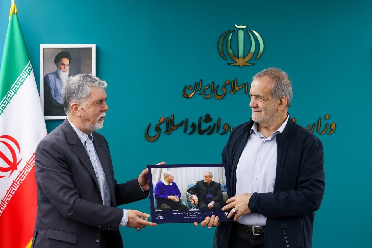 حضور سرزده پزشکیان در وزارت فرهنگ