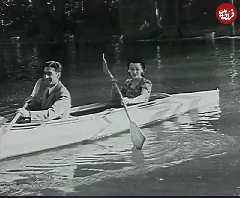 گردش فوزیه و شاه با قایق پارویی روی رودخانه +عکس