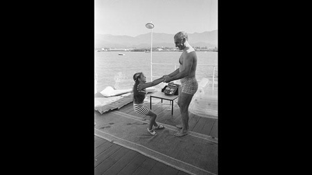 تصاویری کمیاب از خاندان پهلوی | از شنا در نوشهر تا جشن تولد علیرضا پهلوی