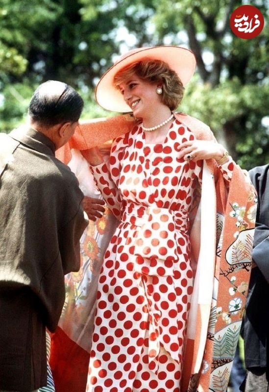 تصویری از پرنسس دایانا با لباس کیمونو در ژاپن؛ سال ۱۳۶۵ تصویری از پرنسس دایانا با لباس کیمونو در ژاپن؛ سال ۱۳۶۵