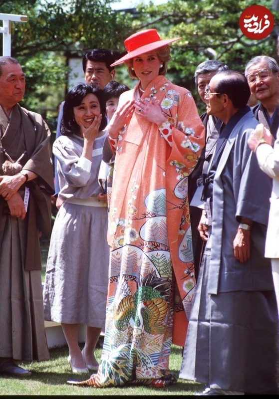 تصویری از پرنسس دایانا با لباس کیمونو در ژاپن؛ سال ۱۳۶۵ تصویری از پرنسس دایانا با لباس کیمونو در ژاپن؛ سال ۱۳۶۵