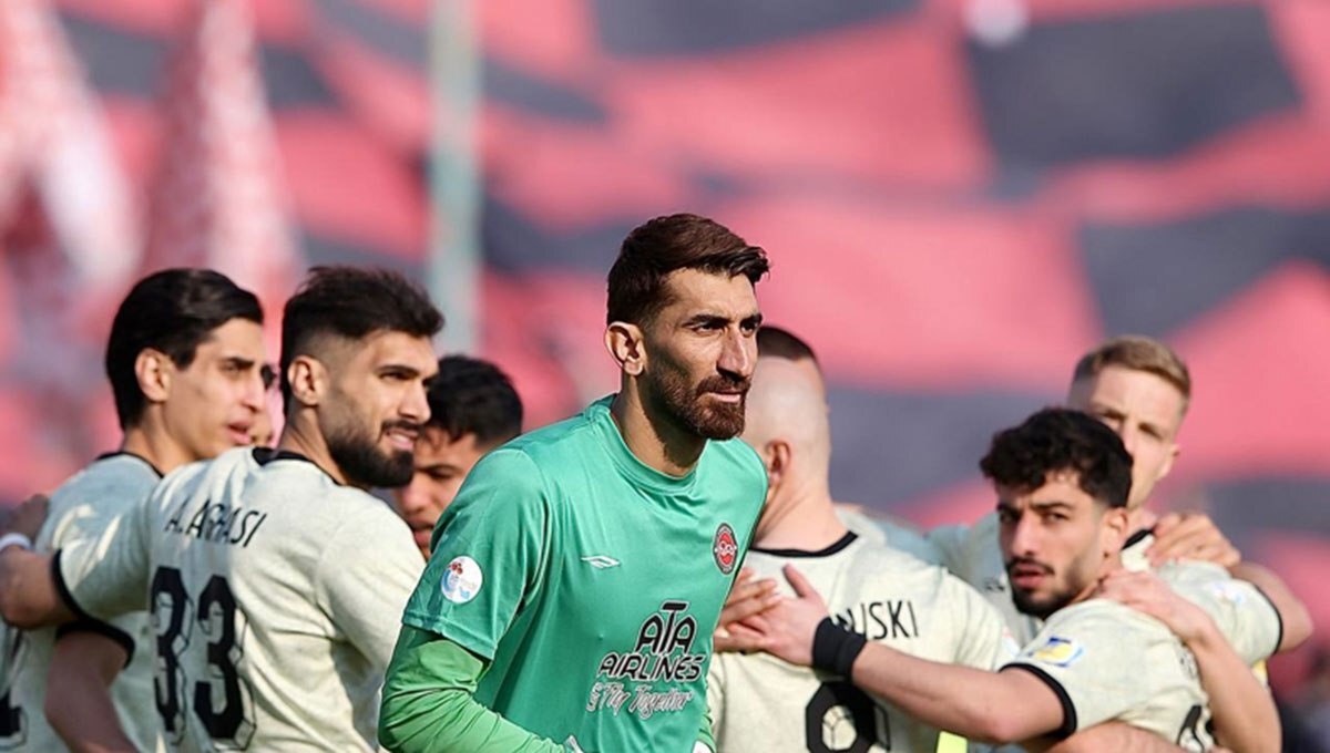 صحنه‌های شرم‌آور از شعار بازیکنان چادرملو علیه بیرانوند