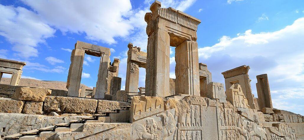 هخامنشی‌ها سنگ‌های غول‌آسا را چگونه جابه‌جا می‌کردند؟