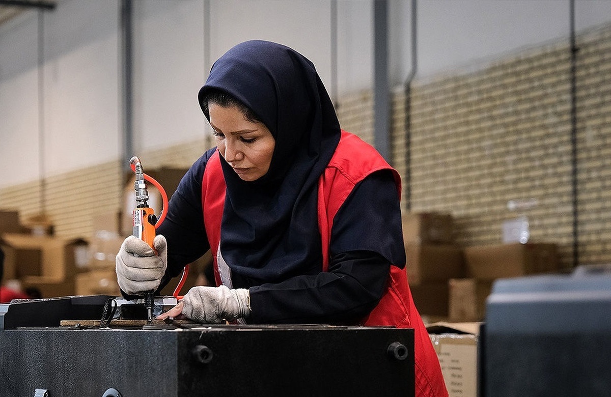 شکاف ۲۸ درصدی حقوق میان زنان و مردان در بازار کار ایران