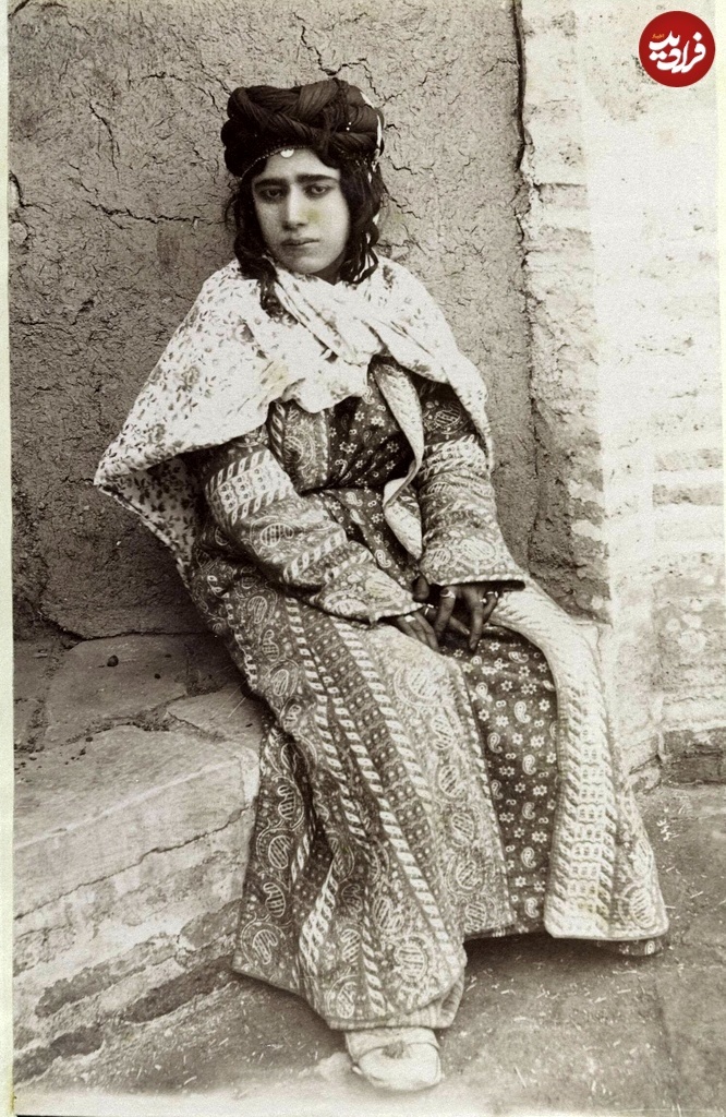 سفر به دل قاجار | تصویری عجیب از زندانیان قجری در غل و زنجیر!