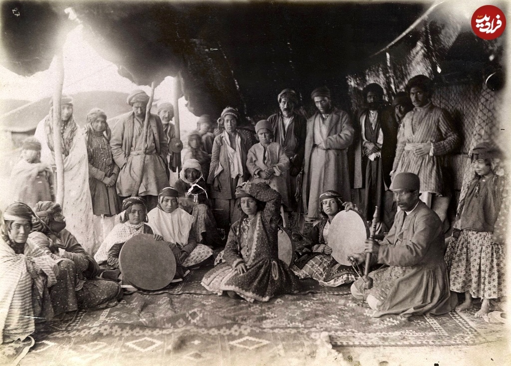 سفر به دل قاجار | تصویری عجیب از زندانیان قجری در غل و زنجیر!