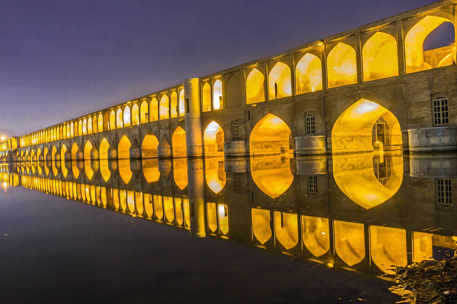 یادگاری جنجالبرانگیز روی دیوار سیوسه پل اصفهان پاک شد+ عکس یادگاری جنجالبرانگیز روی دیوار سیوسه پل اصفهان پاک شد+ عکس