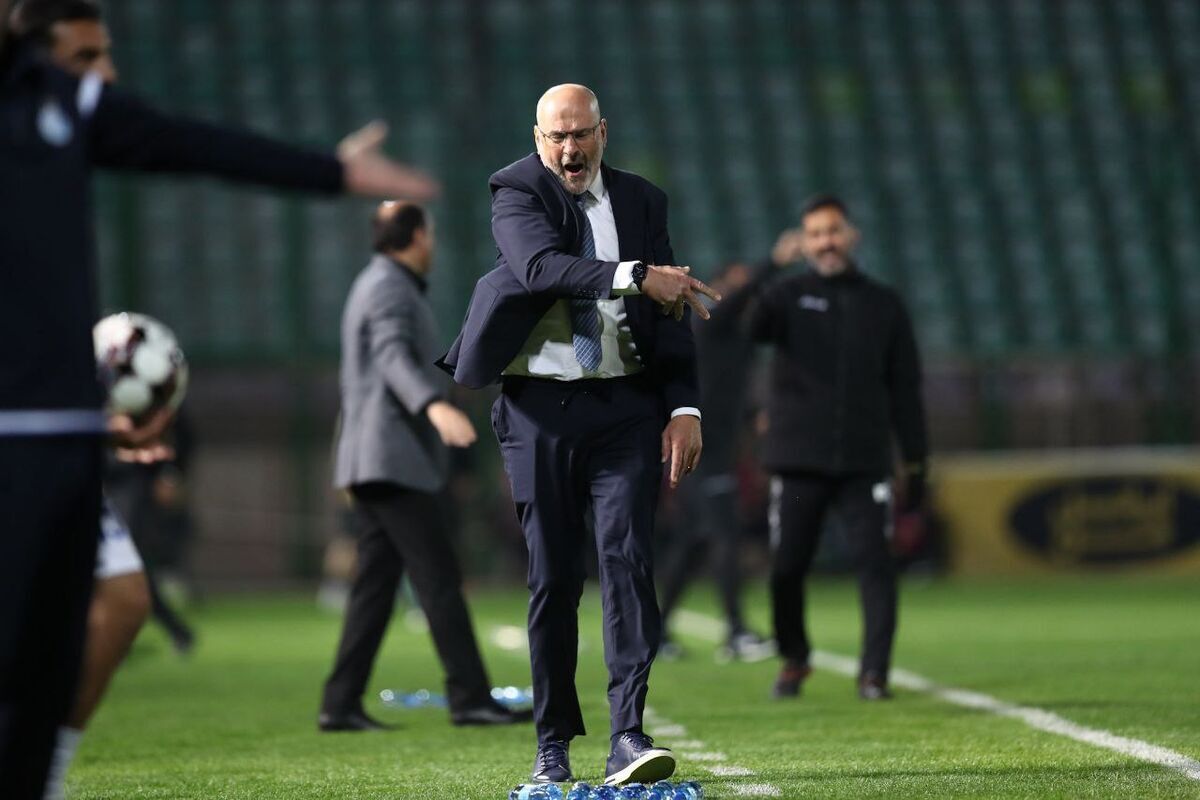 شعار تند هواداران استقلال علیه بوژوویچ