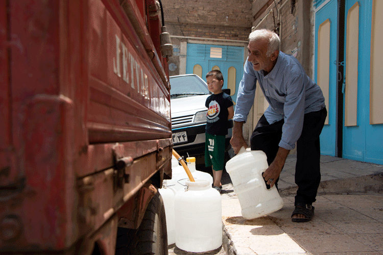 راه فرار از بحران آبی در تابستان | چگونه درگیر فقر آبی می شویم؟